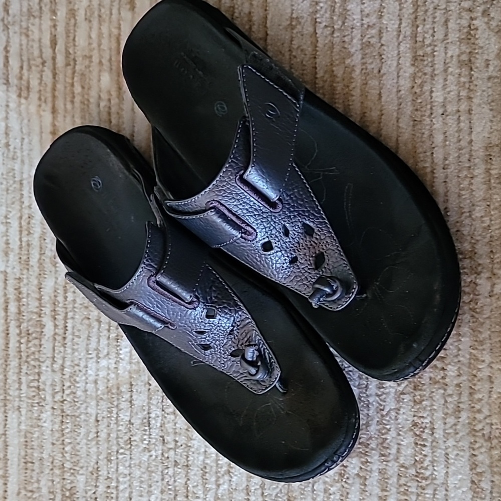 Aravon sandals